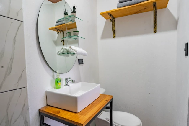 Baño privado de Arenal Tiny Lodge 1