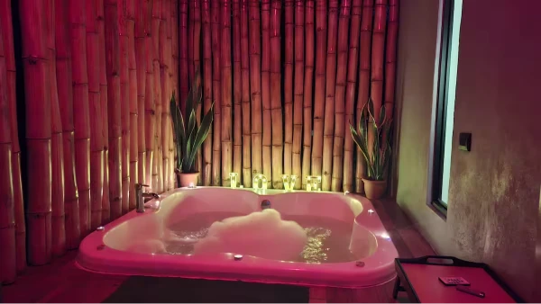 Jacuzzi privado del Lodge 2 con ambiente cálido