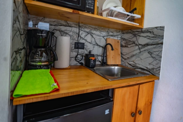 Mini cocina de Arenal Tiny Lodge 1