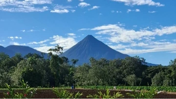 Vista del Volcán Arenal durante el día